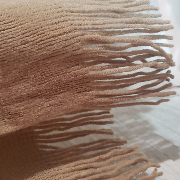 NWT Shiraleah Rowan Poncho Fringe Taupe/Camel Soft Lightweight - Picture 7 of 15